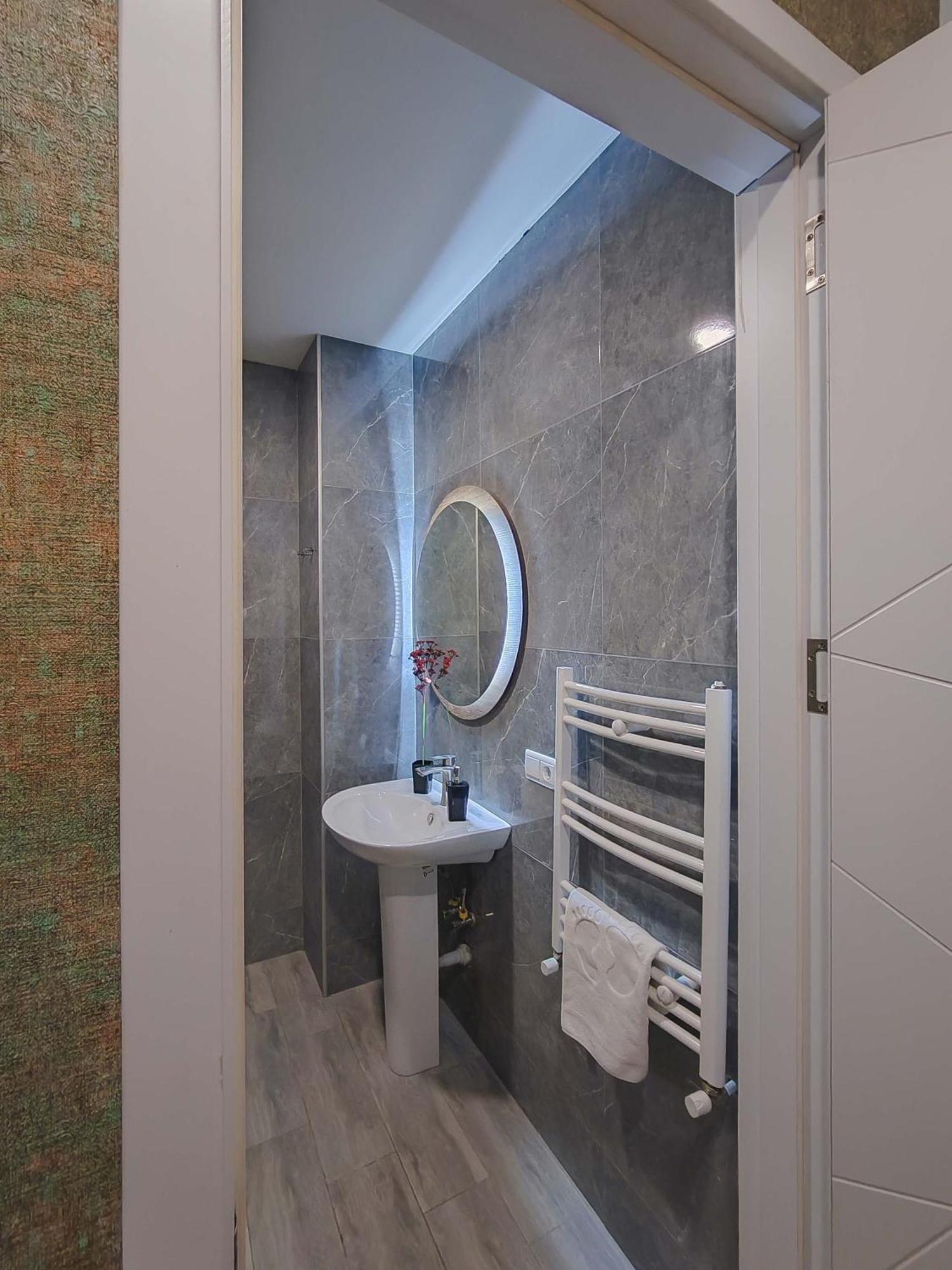 Round Garden Hotel 第比利斯 外观 照片
